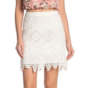 SHOW ME YOUR MUMU Gillie Scalloped Lace Boho Bohemian Mini Skirt NWT White